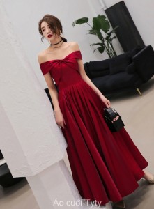 Váy dạ hội màu đỏ đơn giản, sang trọng