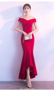 Váy dạ hội màu đỏ ôm đuôi cá nổi bật