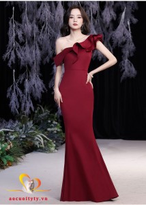 Đầm dạ hội màu đỏ lệch vai đơn giản, sang trọng