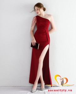 Đầm, váy dạ hội màu đỏ lệch vai ấn tượng