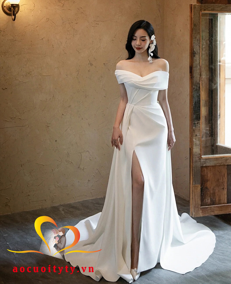 Váy cưới đơn giản màu trắng xẻ tà