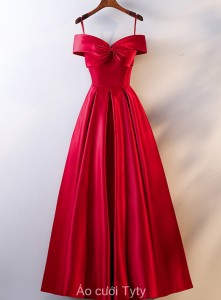 Váy dạ hội màu đỏ đơn giản, nổi bật