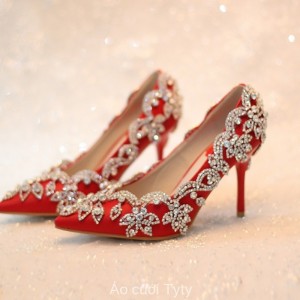 Giày cưới cô dâu màu đỏ nổi bật