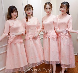 Váy phù dâu ren màu hồng truyền thống trung